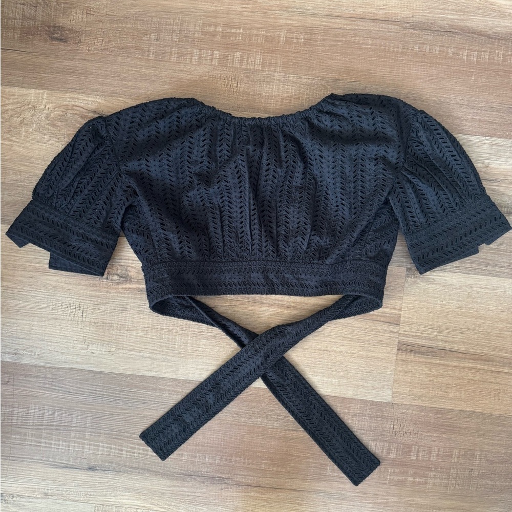 ALC Becca Eyelet Puff Sleeve Black Cut Out Back Crop Top 0 - Picture 4 of 6